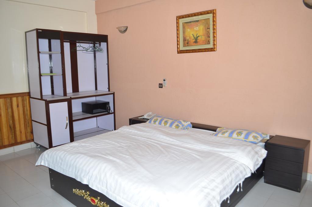 Ouaga Beach Hotel Ouagadougou Bagian luar foto