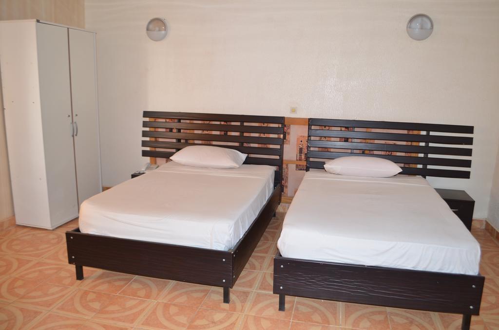 Ouaga Beach Hotel Ouagadougou Bagian luar foto