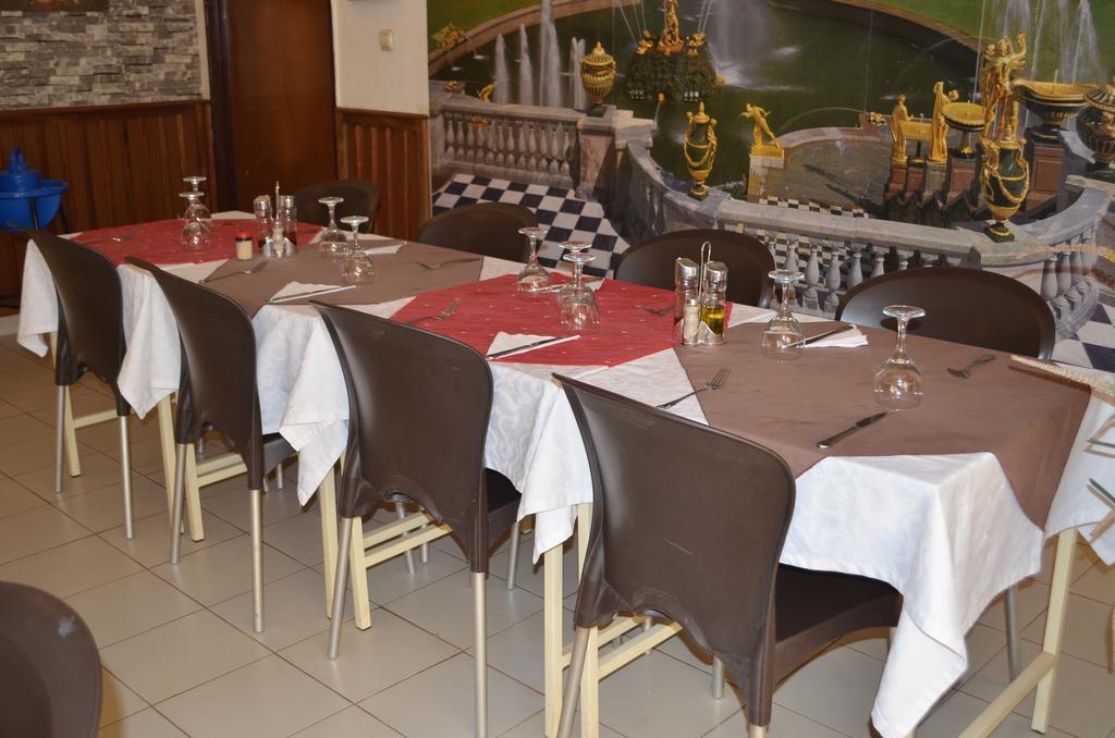 Ouaga Beach Hotel Ouagadougou Bagian luar foto