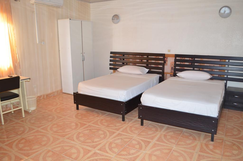 Ouaga Beach Hotel Ouagadougou Bagian luar foto