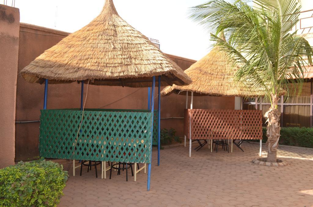 Ouaga Beach Hotel Ouagadougou Bagian luar foto