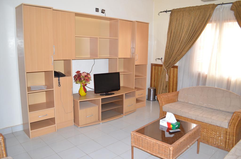 Ouaga Beach Hotel Ouagadougou Bagian luar foto