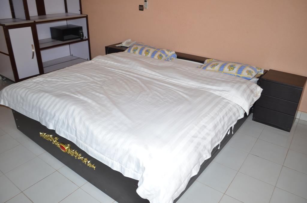 Ouaga Beach Hotel Ouagadougou Bagian luar foto