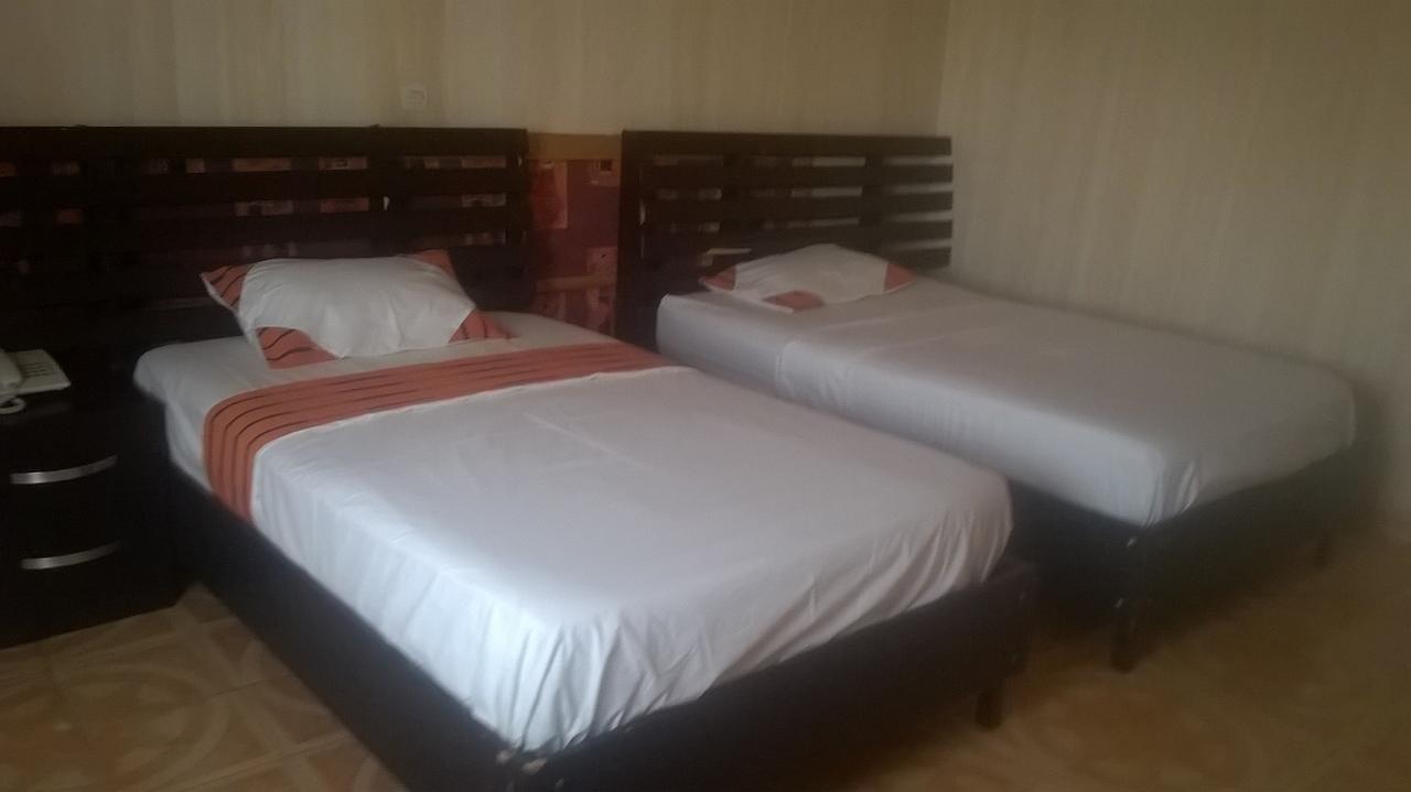 Ouaga Beach Hotel Ouagadougou Bagian luar foto