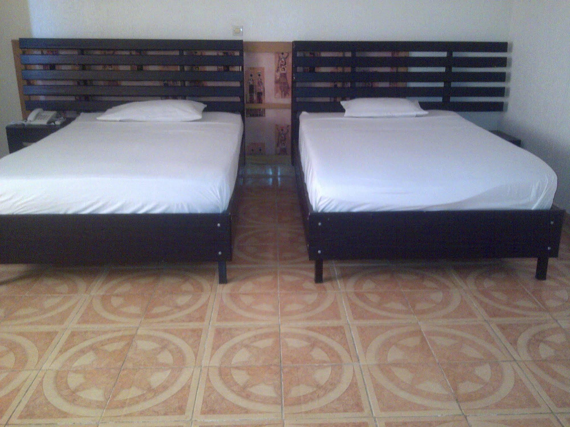 Ouaga Beach Hotel Ouagadougou Bagian luar foto