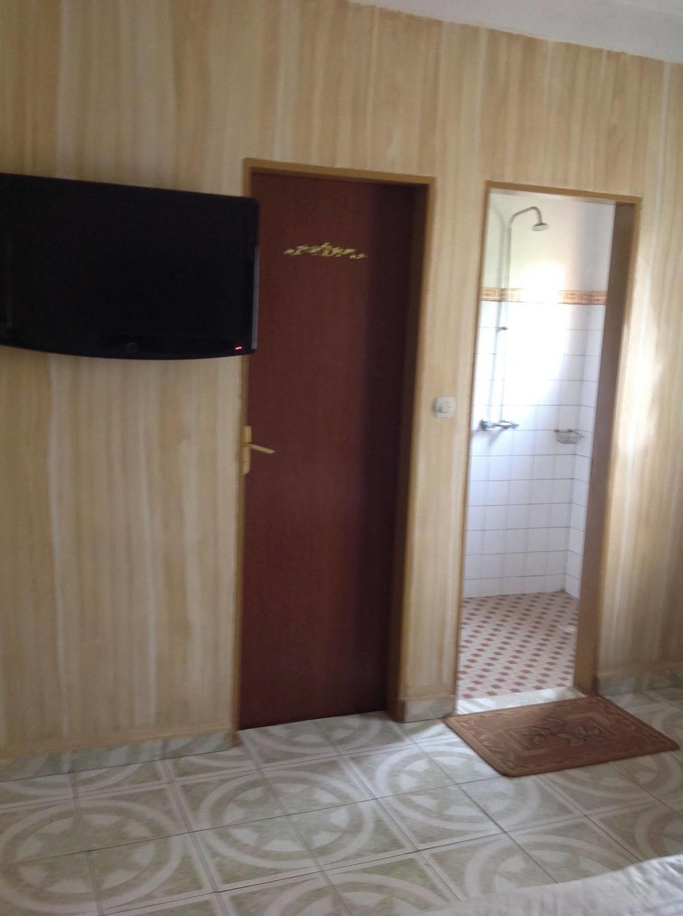 Ouaga Beach Hotel Ouagadougou Bagian luar foto