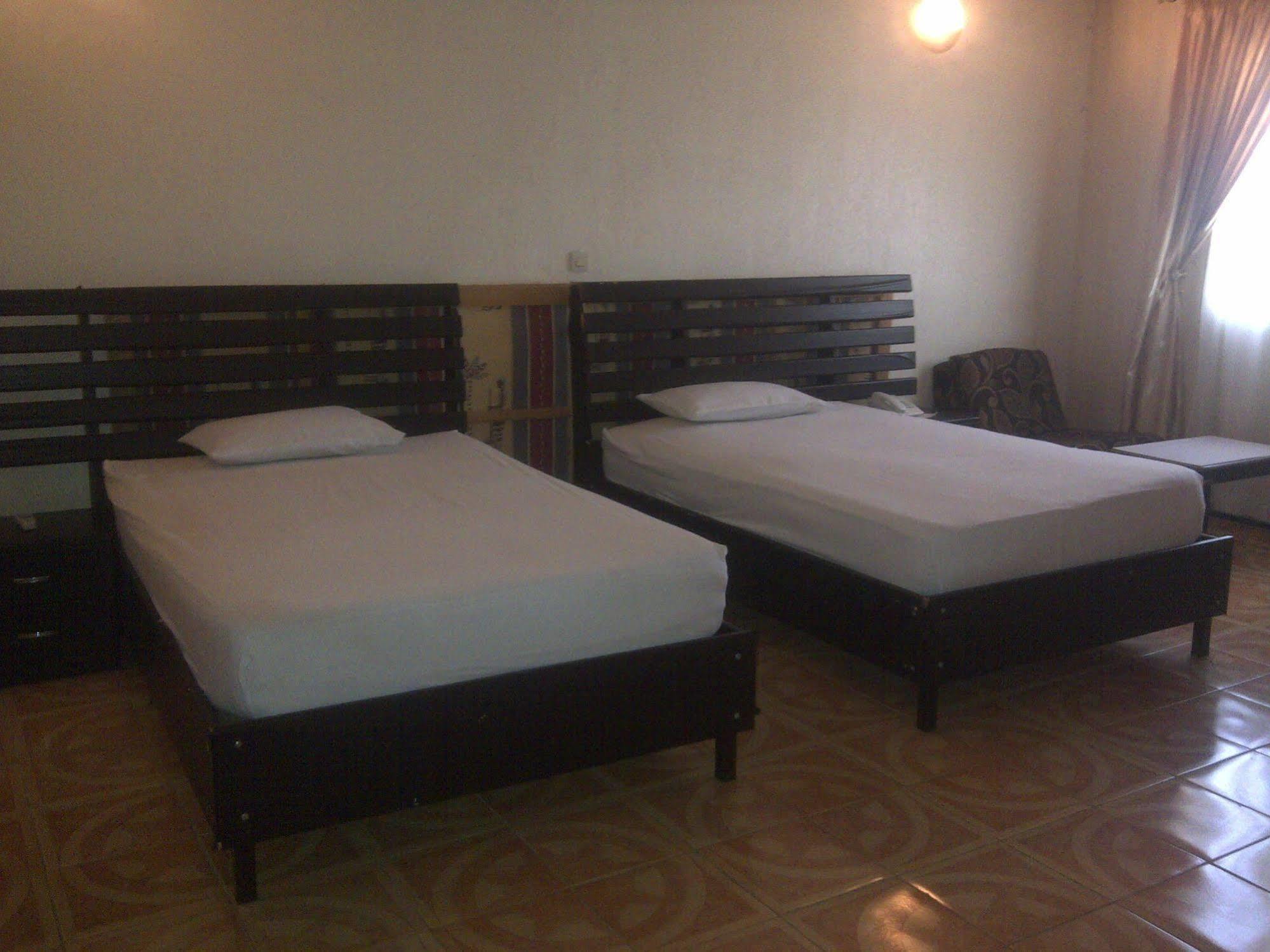 Ouaga Beach Hotel Ouagadougou Bagian luar foto
