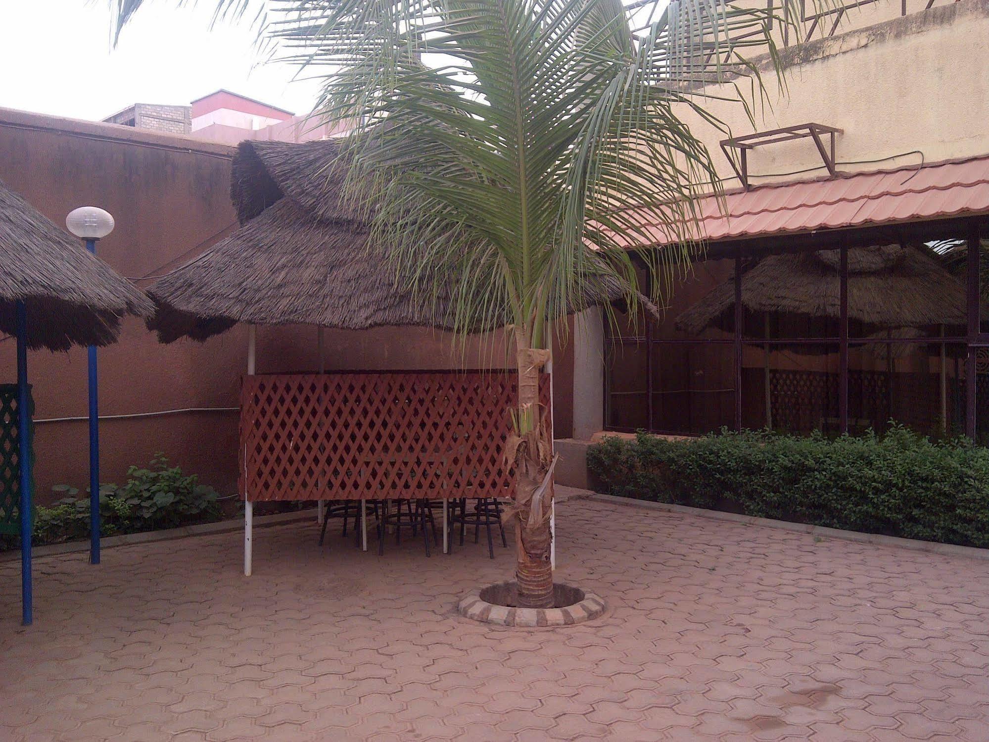 Ouaga Beach Hotel Ouagadougou Bagian luar foto