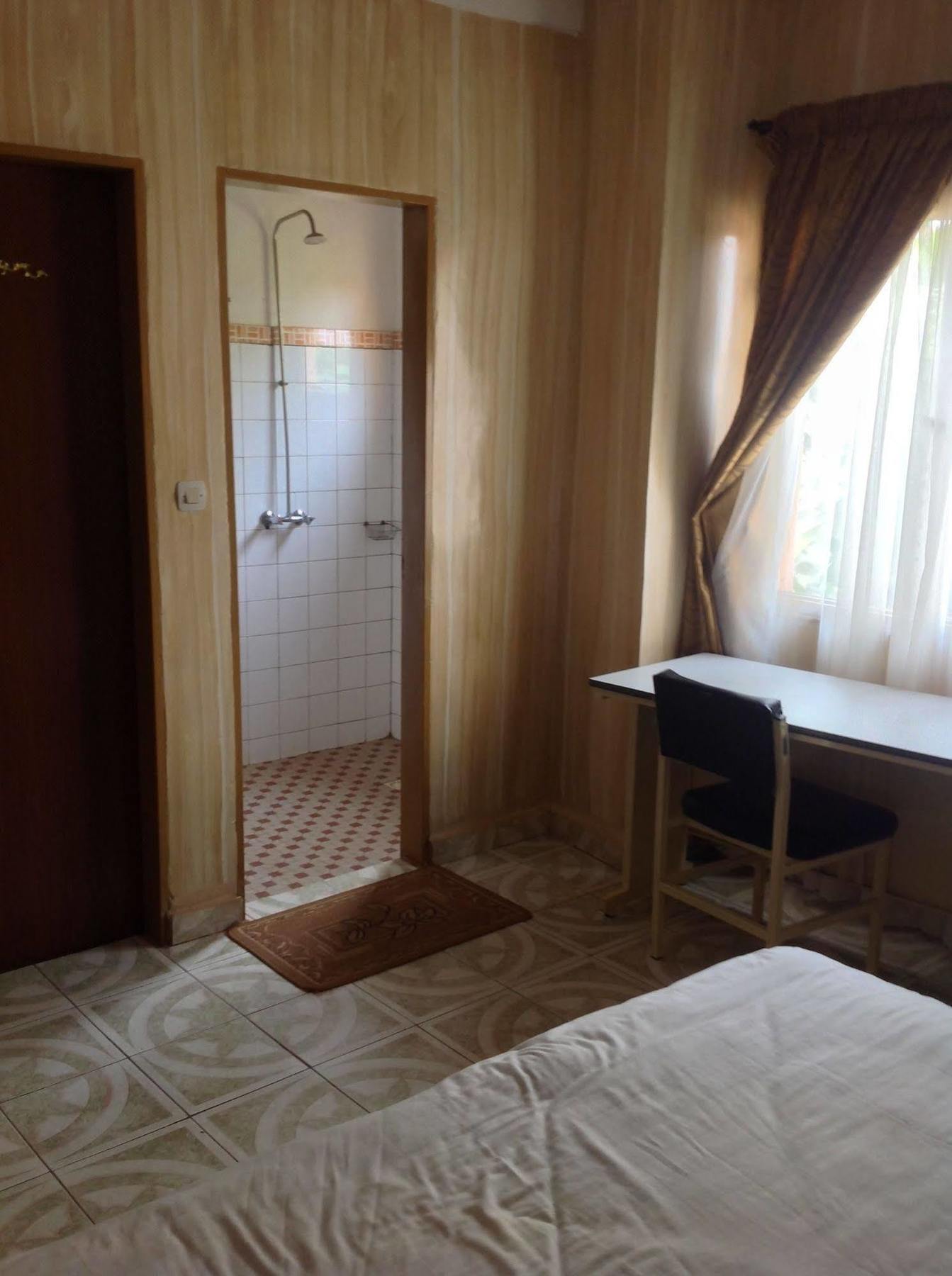 Ouaga Beach Hotel Ouagadougou Bagian luar foto